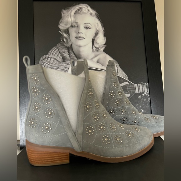 Anthropologie Shoes - ANTHROPOLOGIE SILENT D OBVIOUS BOOTIES